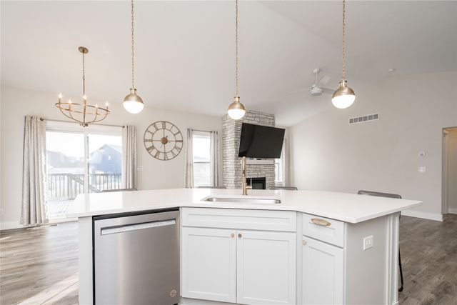 16418 Northpark Drive, Urbandale, IA 50323