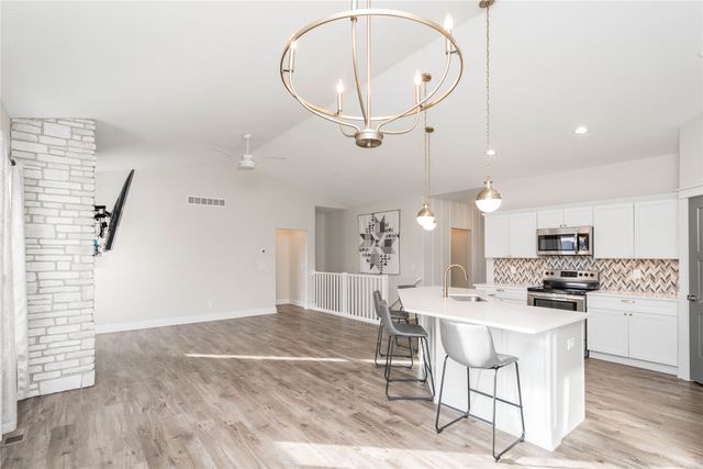 16418 Northpark Drive, Urbandale, IA 50323