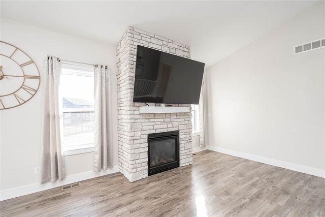 16418 Northpark Drive, Urbandale, IA 50323