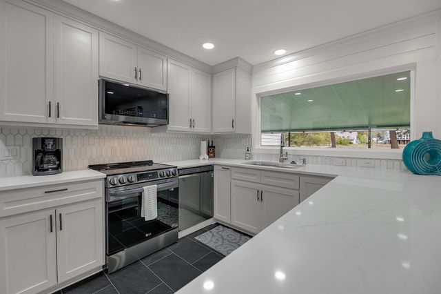 764 Creekside Drive, Charleston, SC 29412
