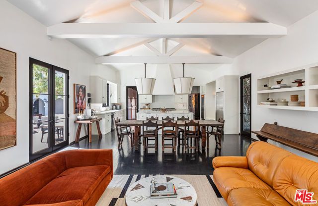 820 N Roxbury Drive, Beverly Hills, CA 90210