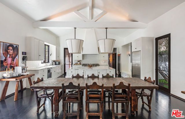 820 N Roxbury Drive, Beverly Hills, CA 90210