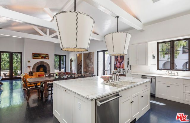 820 N Roxbury Drive, Beverly Hills, CA 90210