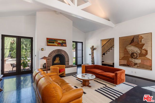 820 N Roxbury Drive, Beverly Hills, CA 90210