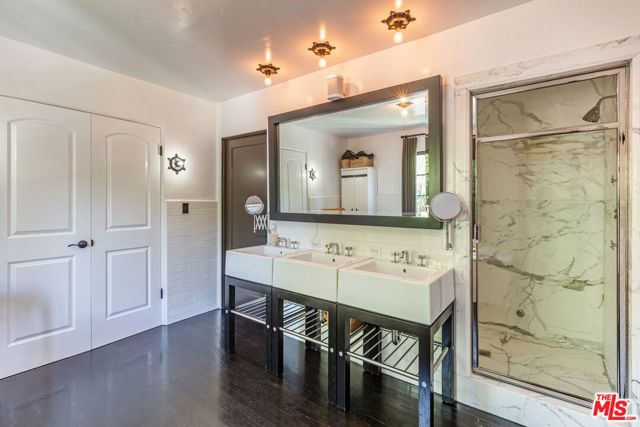 820 N Roxbury Drive, Beverly Hills, CA 90210