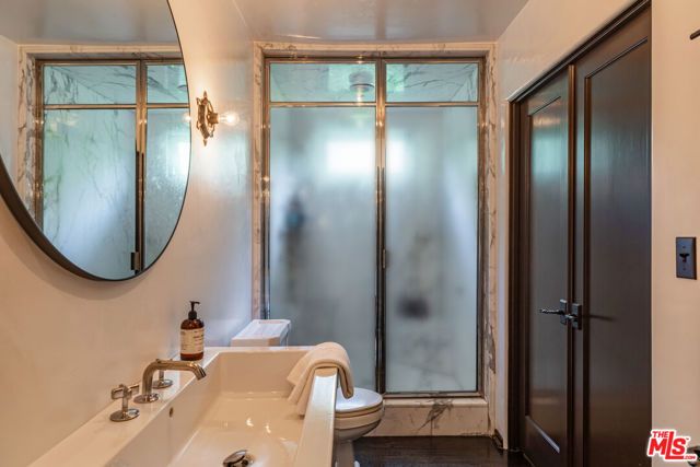 820 N Roxbury Drive, Beverly Hills, CA 90210