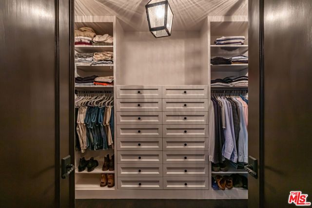 820 N Roxbury Drive, Beverly Hills, CA 90210