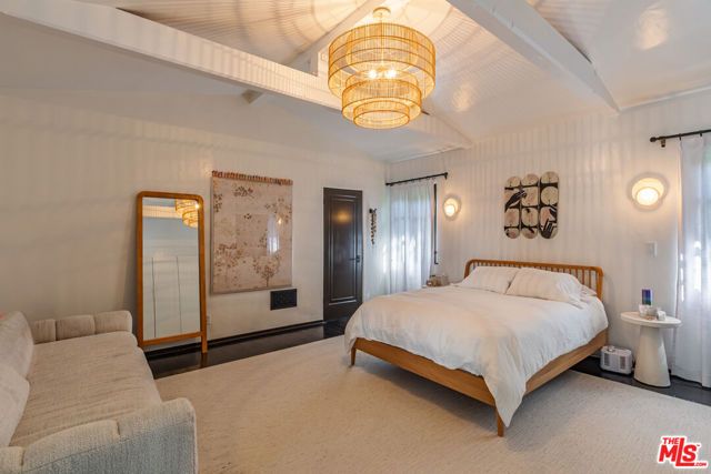 820 N Roxbury Drive, Beverly Hills, CA 90210