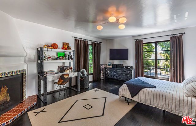 820 N Roxbury Drive, Beverly Hills, CA 90210