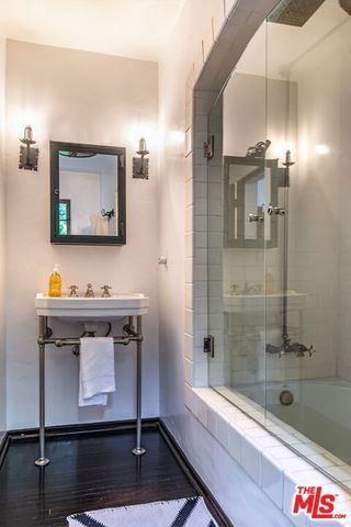 820 N Roxbury Drive, Beverly Hills, CA 90210