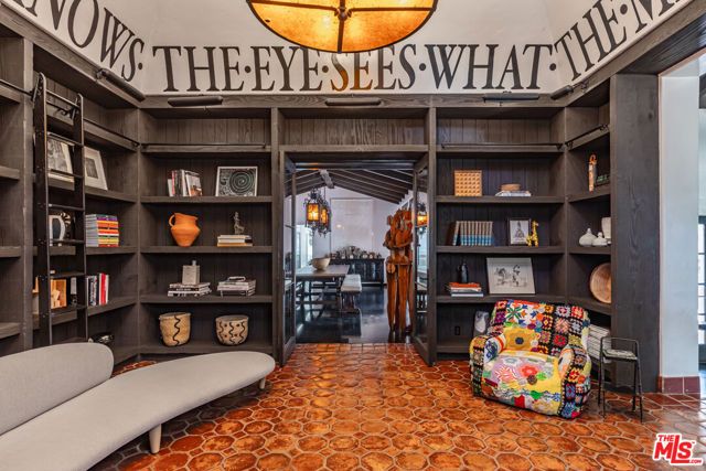 820 N Roxbury Drive, Beverly Hills, CA 90210