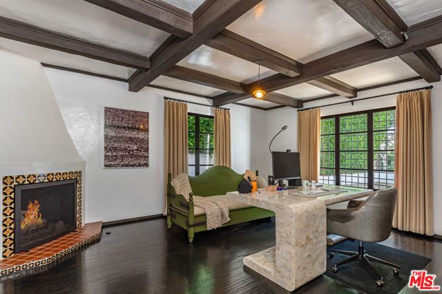 820 N Roxbury Drive, Beverly Hills, CA 90210