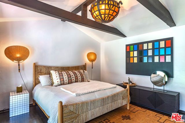 820 N Roxbury Drive, Beverly Hills, CA 90210