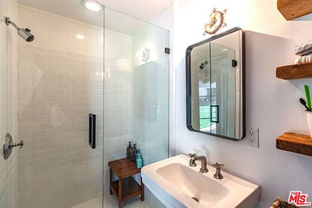 820 N Roxbury Drive, Beverly Hills, CA 90210