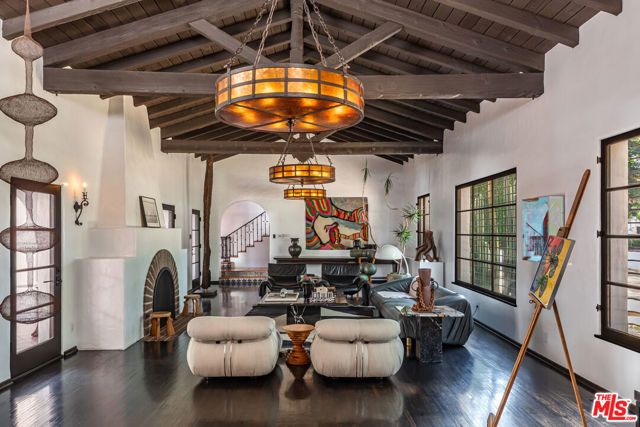 820 N Roxbury Drive, Beverly Hills, CA 90210