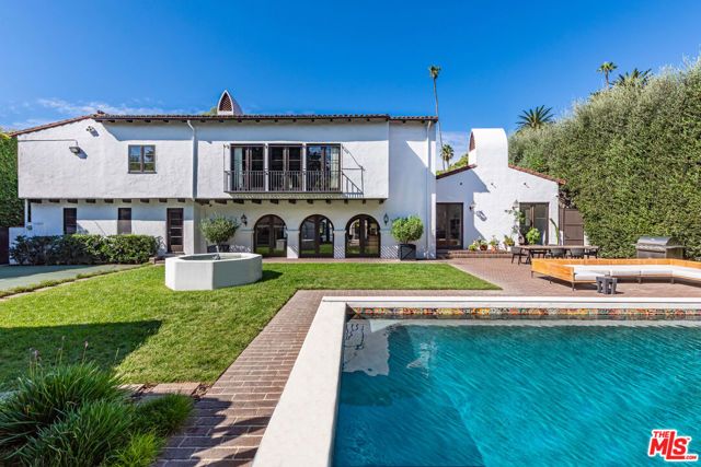 820 N Roxbury Drive, Beverly Hills, CA 90210