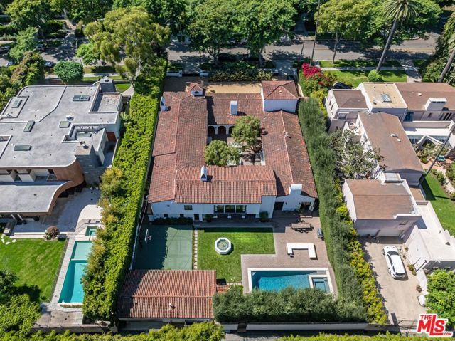 820 N Roxbury Drive, Beverly Hills, CA 90210