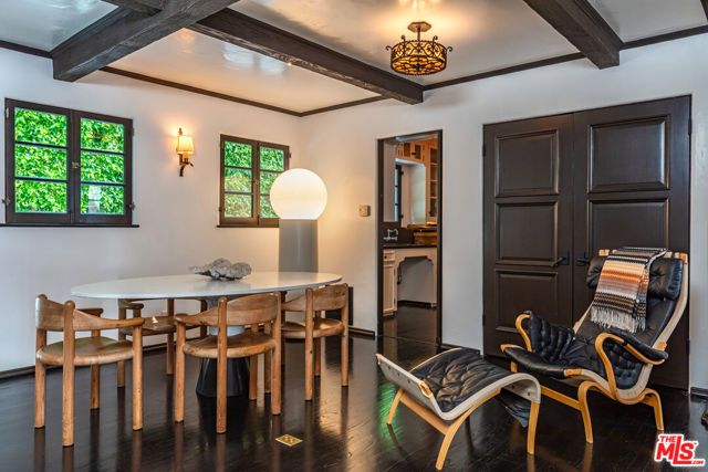 820 N Roxbury Drive, Beverly Hills, CA 90210