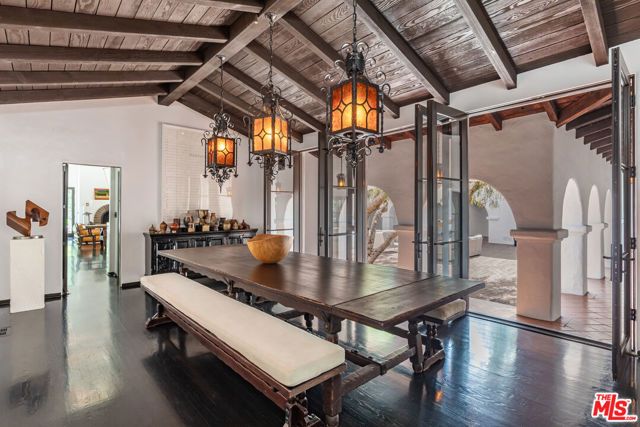 820 N Roxbury Drive, Beverly Hills, CA 90210