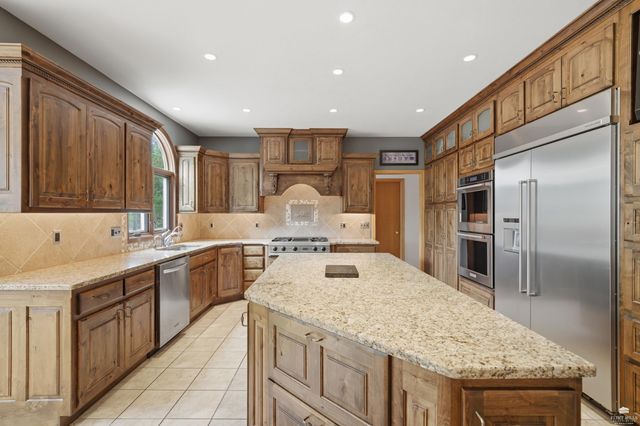 1213 Greystone Place, Manhattan, KS 66503