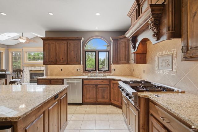 1213 Greystone Place, Manhattan, KS 66503