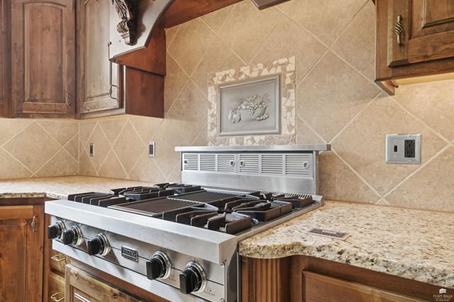 1213 Greystone Place, Manhattan, KS 66503