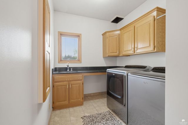 1213 Greystone Place, Manhattan, KS 66503