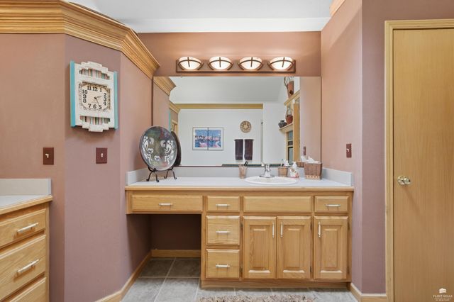 1213 Greystone Place, Manhattan, KS 66503