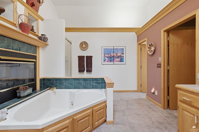 1213 Greystone Place, Manhattan, KS 66503
