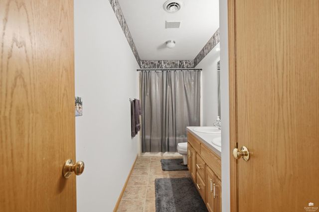 1213 Greystone Place, Manhattan, KS 66503
