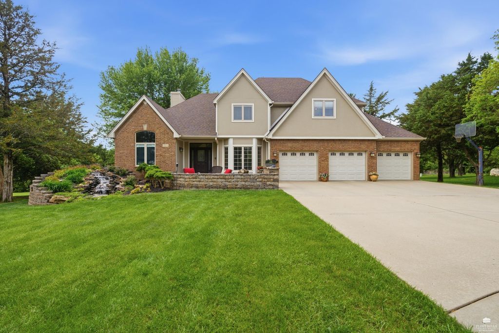 1213 Greystone Place, Manhattan, KS 66503