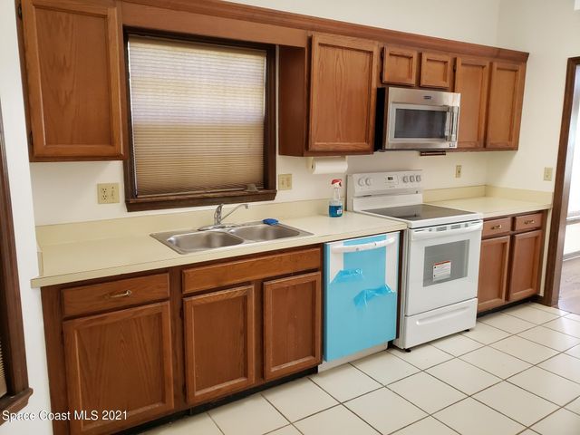 2575 Palm Lake Drive, Merritt Island, FL 32952