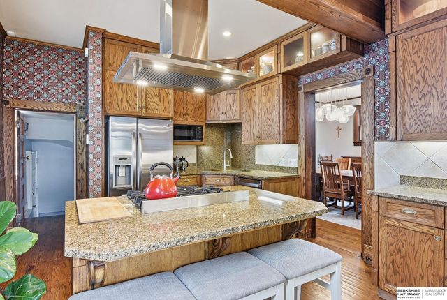 1310 S 35 Avenue, Omaha, NE 68105