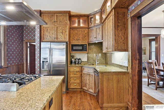 1310 S 35 Avenue, Omaha, NE 68105