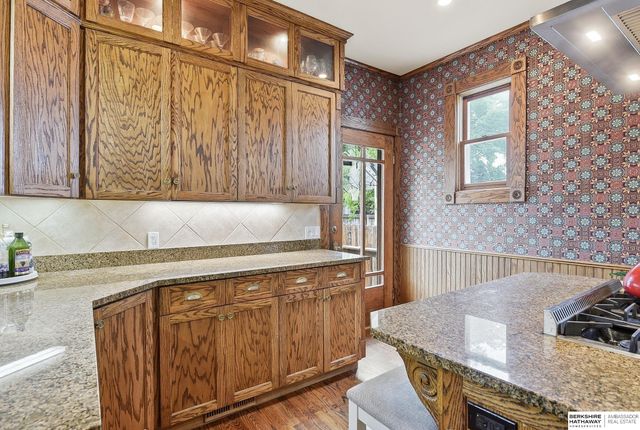 1310 S 35 Avenue, Omaha, NE 68105