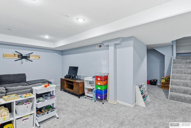 1310 S 35 Avenue, Omaha, NE 68105