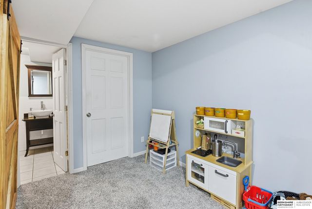 1310 S 35 Avenue, Omaha, NE 68105