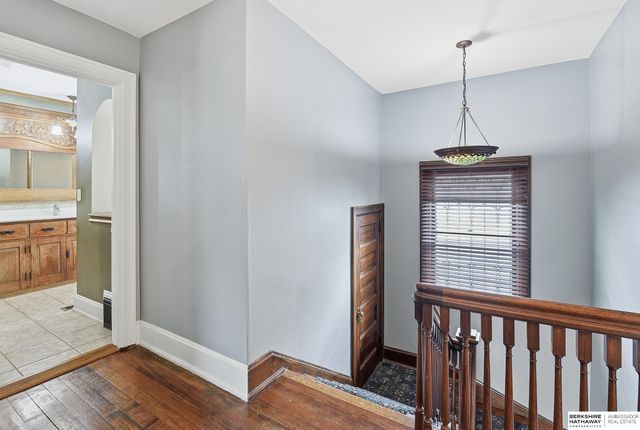 1310 S 35 Avenue, Omaha, NE 68105