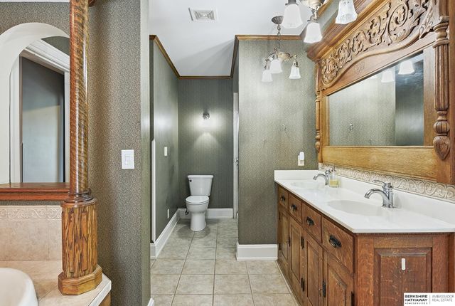 1310 S 35 Avenue, Omaha, NE 68105