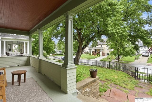 1310 S 35 Avenue, Omaha, NE 68105