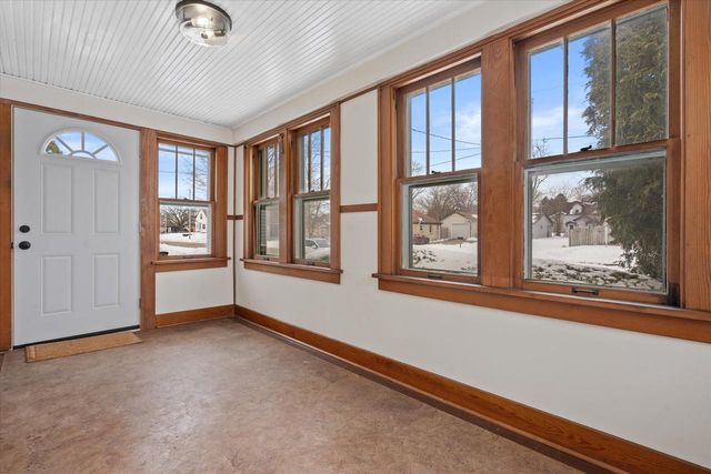 925 Harding AVENUE, Waukesha, WI 53186