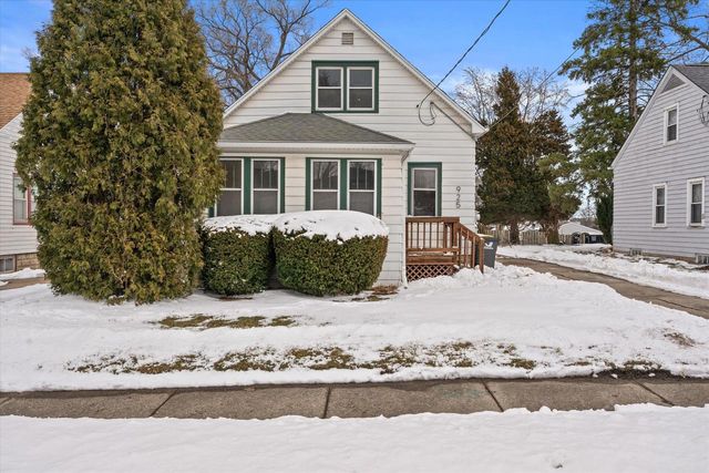925 Harding AVENUE, Waukesha, WI 53186