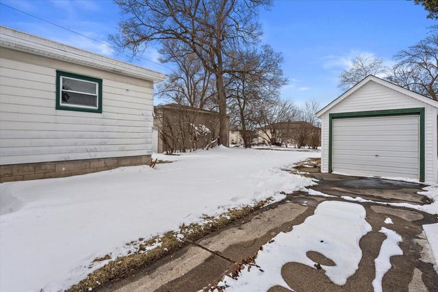 925 Harding AVENUE, Waukesha, WI 53186