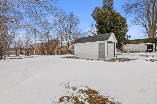 925 Harding AVENUE, Waukesha, WI 53186
