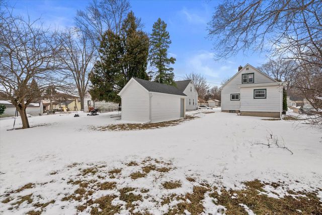 925 Harding AVENUE, Waukesha, WI 53186