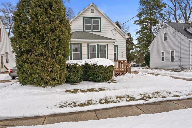925 Harding AVENUE, Waukesha, WI 53186