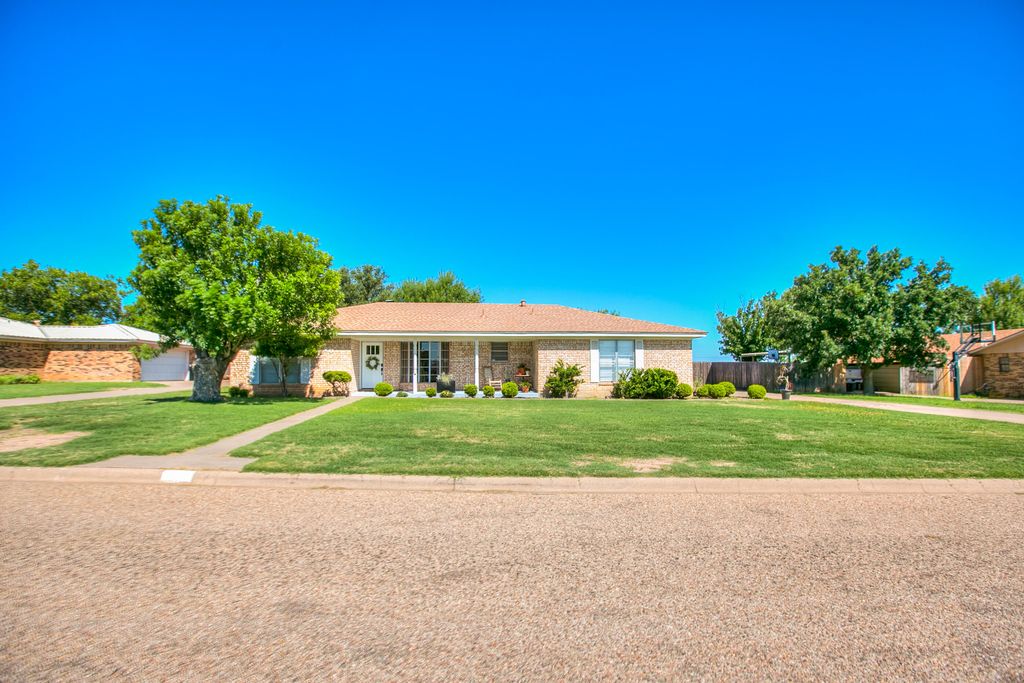 Image 1 of property listing at 20 Sierra Camino, Ballinger, TX 76821