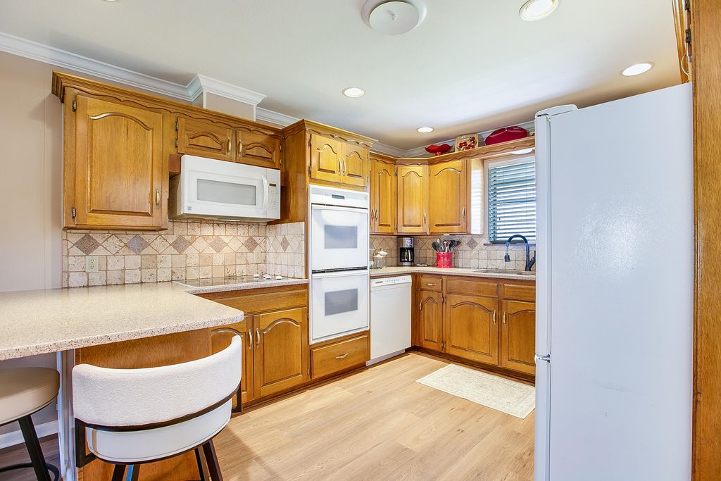 Image 16 of property listing at 20 Sierra Camino, Ballinger, TX 76821