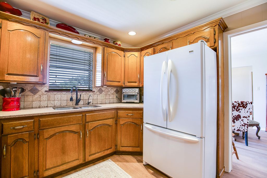 Image 17 of property listing at 20 Sierra Camino, Ballinger, TX 76821