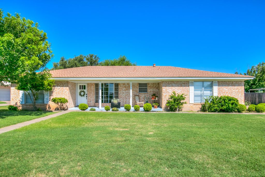 Image 3 of property listing at 20 Sierra Camino, Ballinger, TX 76821